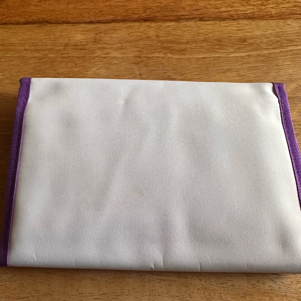 W Hotels brand new toiletry bag with FREE gifts! - Picture 3 of 7